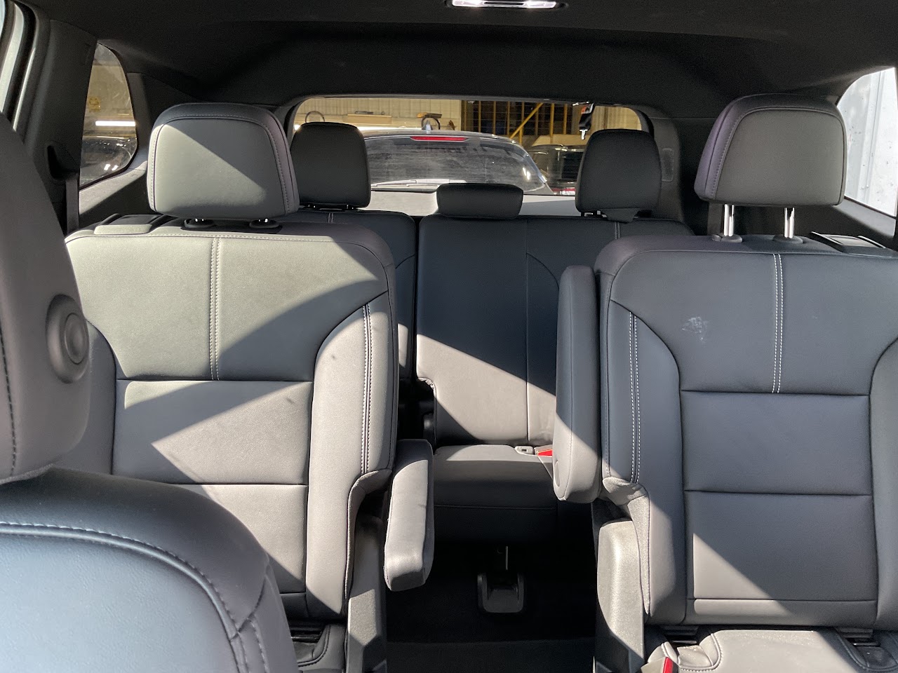 2025 GMC Acadia — photo 33 of 34