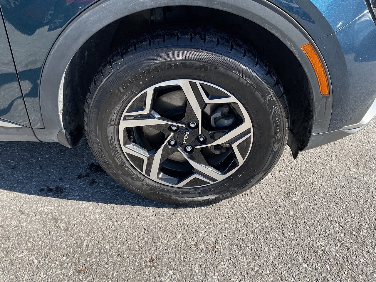 2025 Kia Sportage — photo 17 of 34