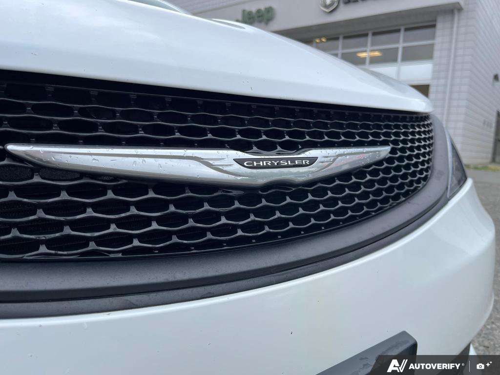 2024 Chrysler Grand Caravan — photo 9 of 25