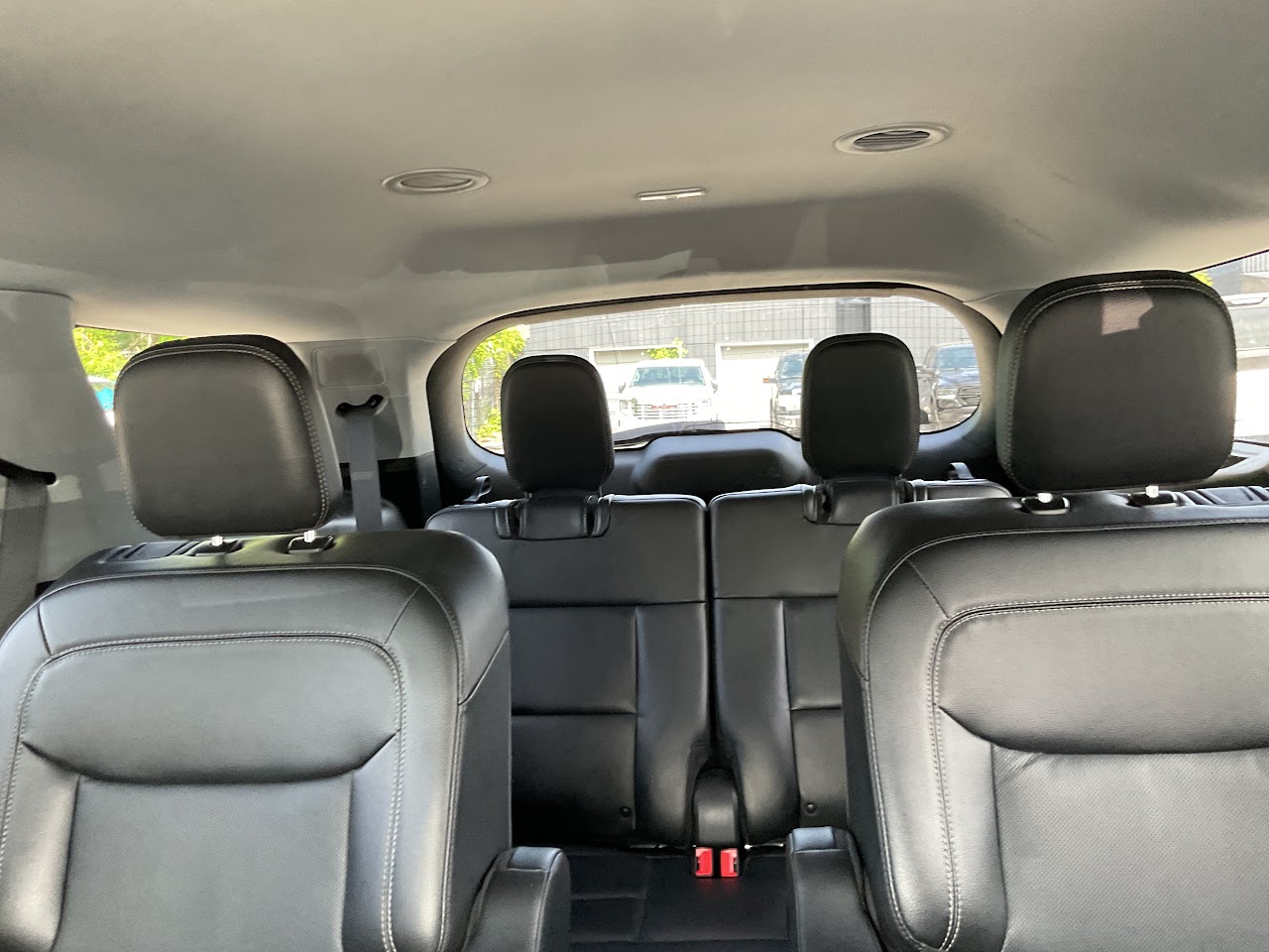 2024 Ford Explorer — photo 25 of 34