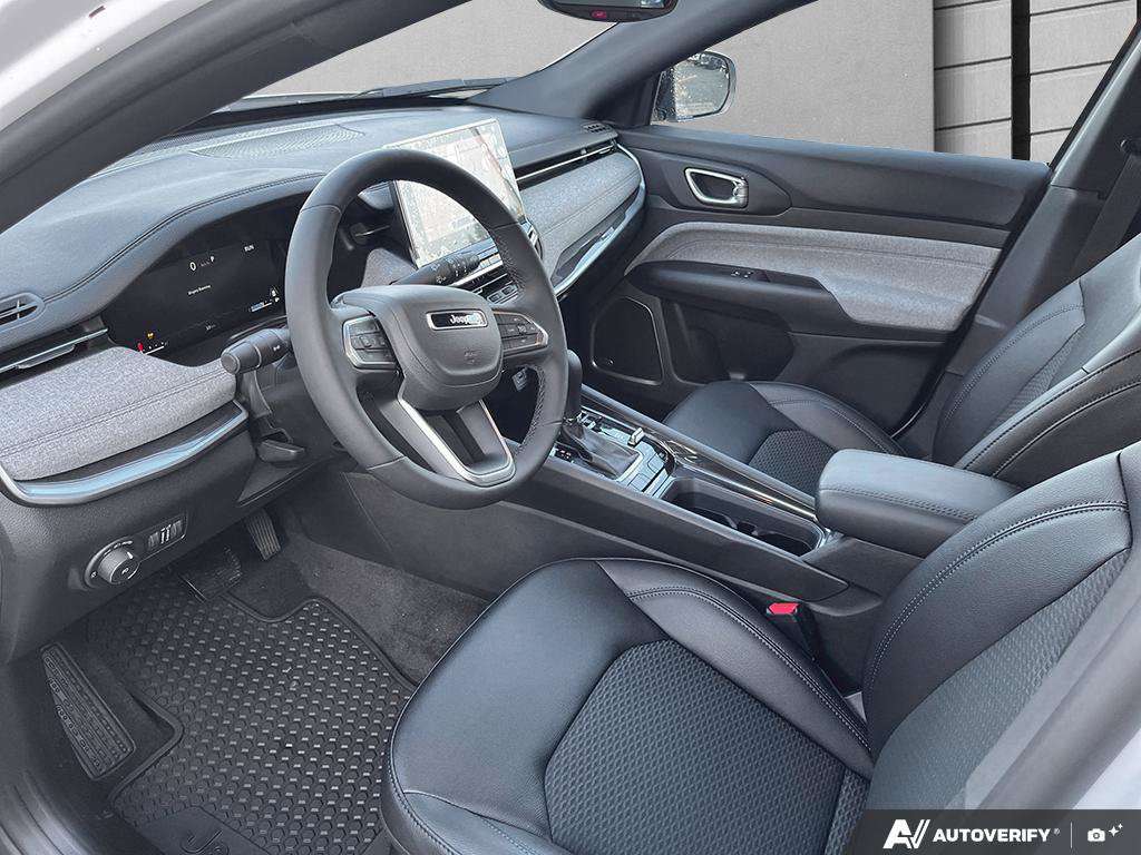 2026 Jeep Compass — photo 13 de 25