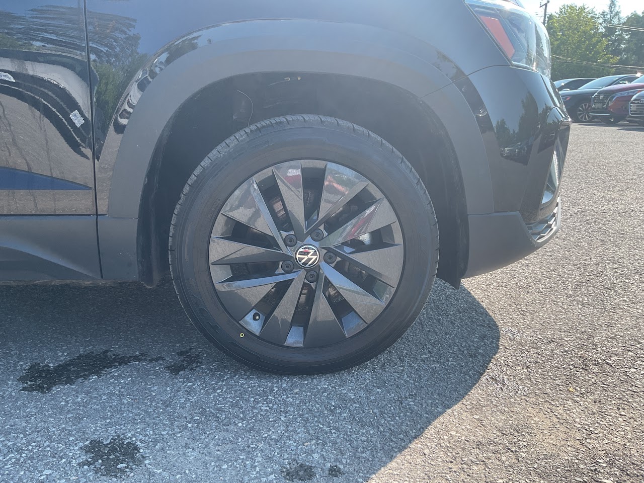 2024 Volkswagen Taos — photo 12 of 32