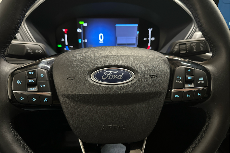 2025 Ford Escape Plug-in Hybrid — photo 14 of 35