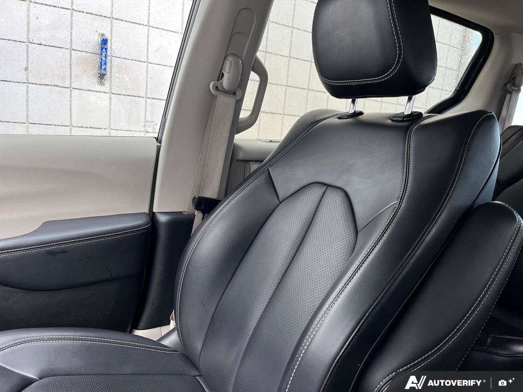 2023 Chrysler Pacifica — photo 20 of 25