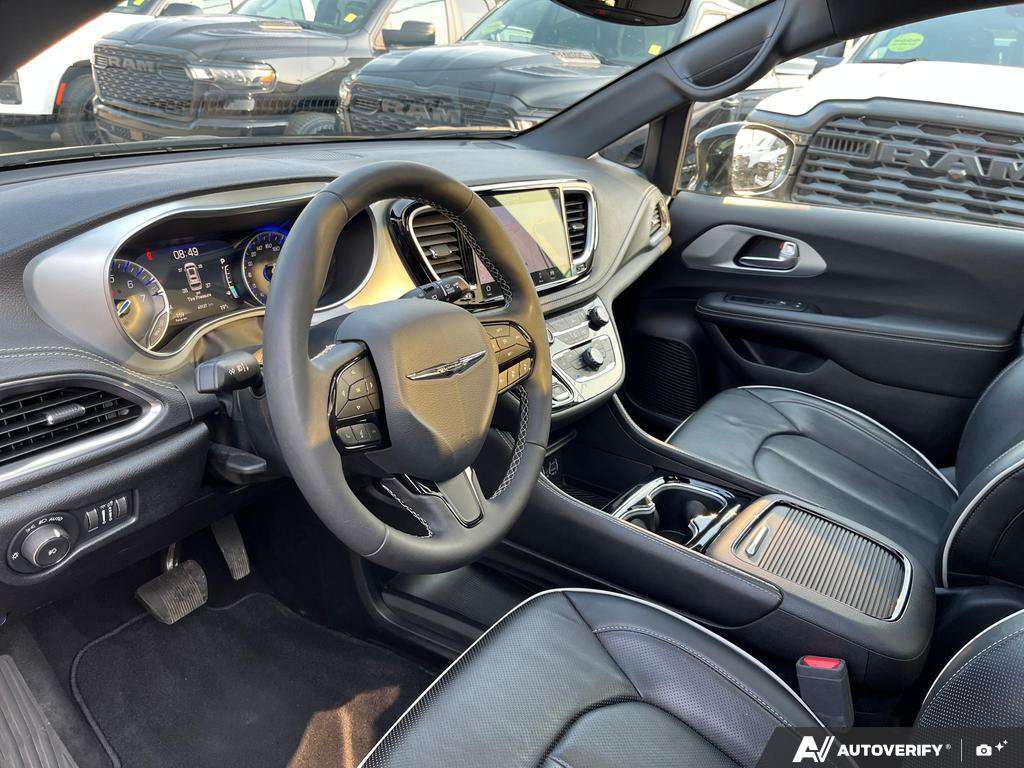2025 Chrysler Pacifica — photo 13 de 25