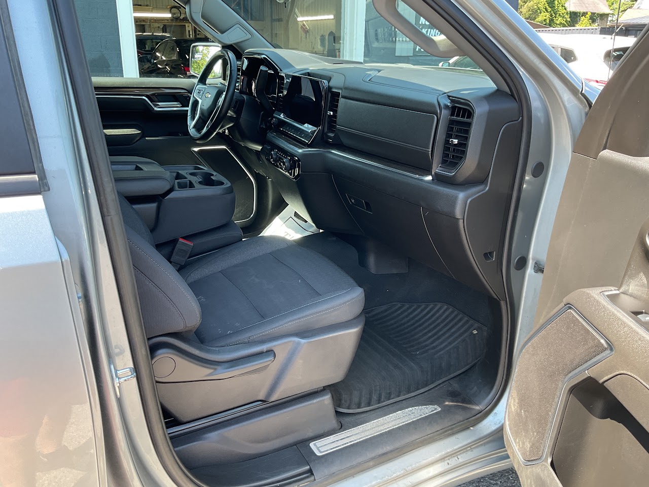2025 Chevrolet Silverado 1500 — photo 21 of 34