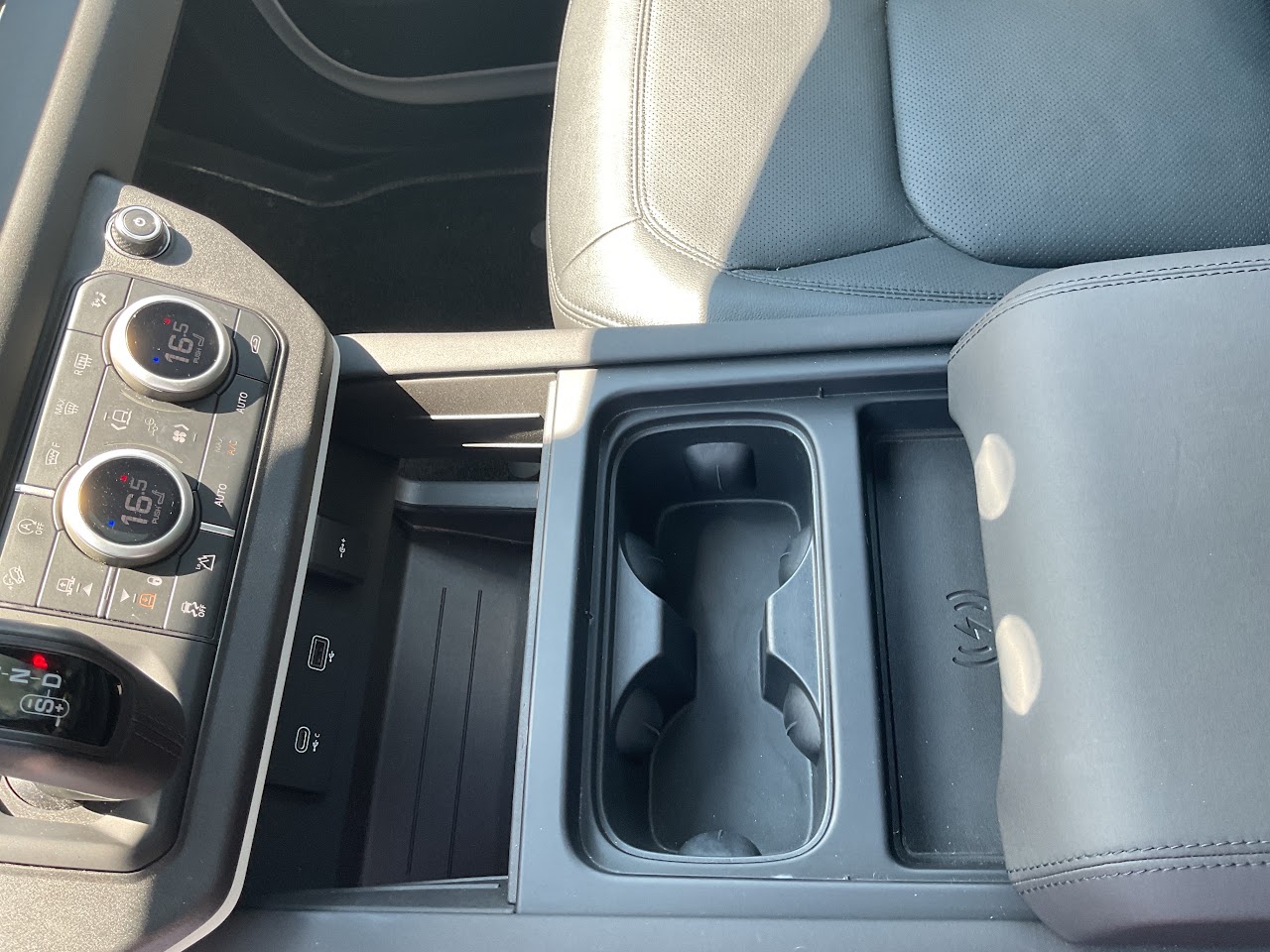 2024 Land Rover Defender — photo 29 of 34