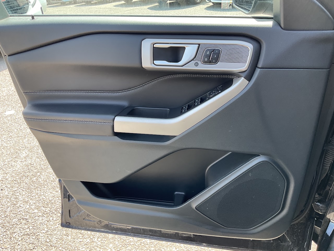 2024 Ford Explorer — photo 30 of 34