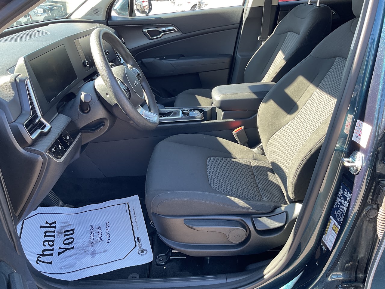 2025 Kia Sportage — photo 22 of 34