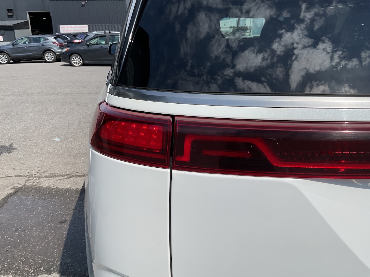 2024 Kia Carnival — photo 17 of 34