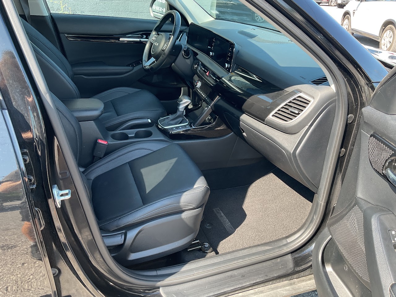 2025 Kia Seltos — photo 21 of 34
