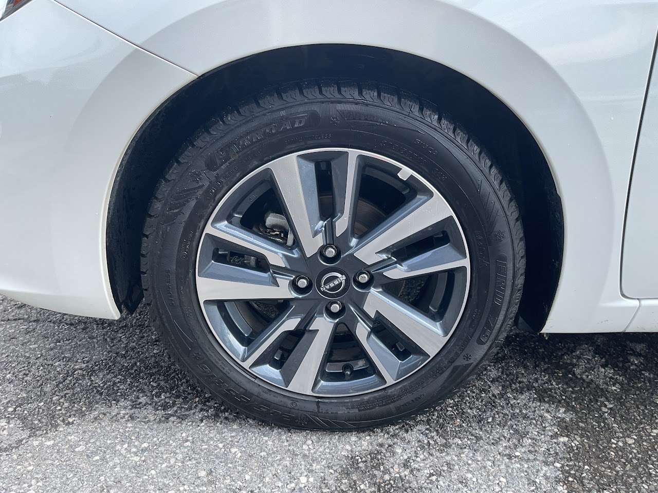 2025 Nissan Versa — photo 10 of 34