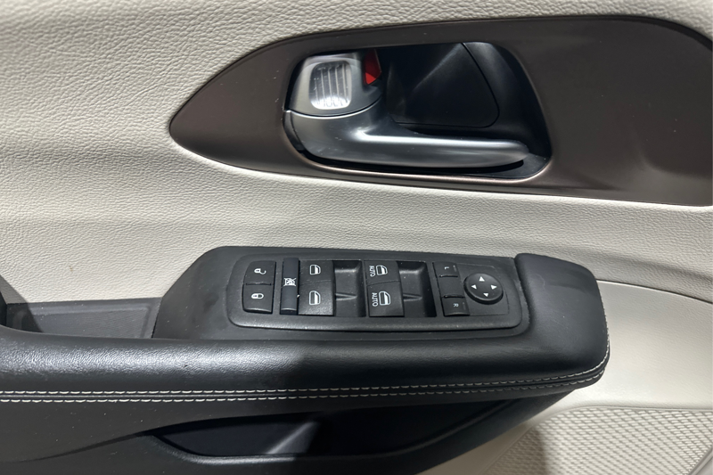 2024 Chrysler Grand Caravan — photo 25 of 27