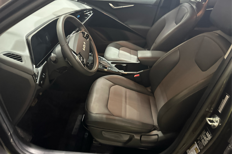 2025 Kia Niro Hybrid — photo 11 of 27