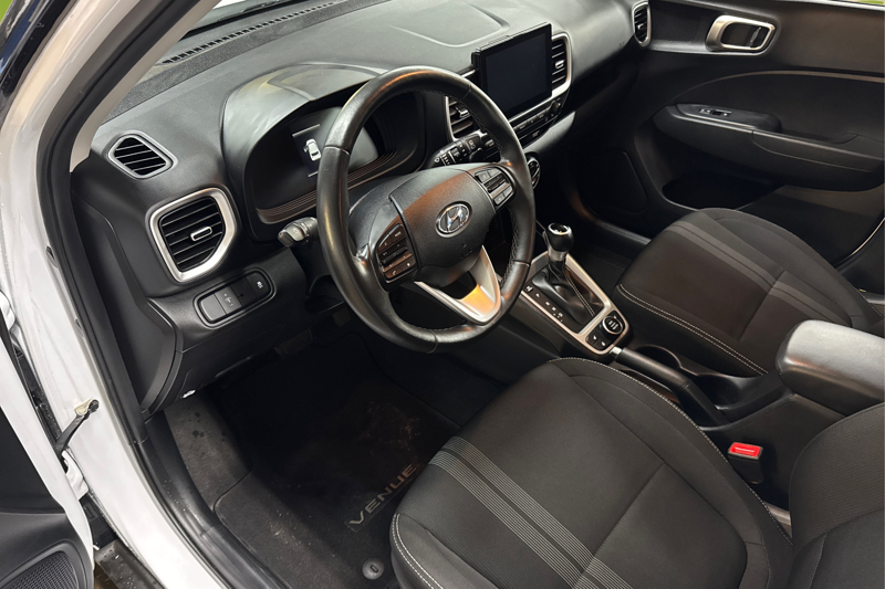 2025 Hyundai Venue — photo 11 of 34