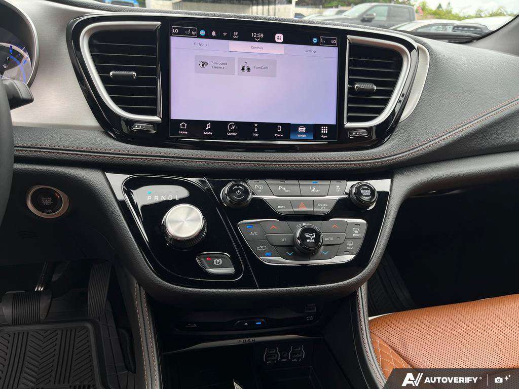 2024 Chrysler Pacifica Hybrid — photo 19 of 25