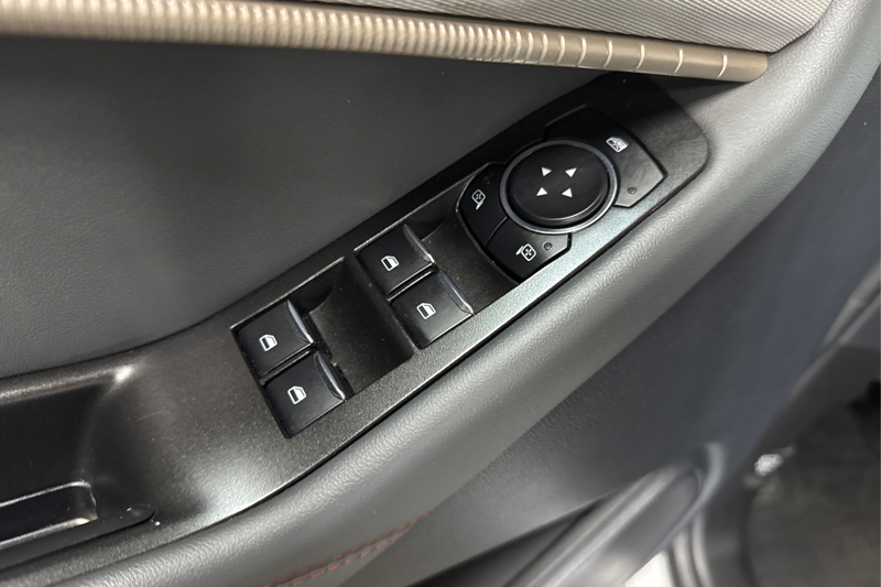 2025 Ford Explorer — photo 32 de 35