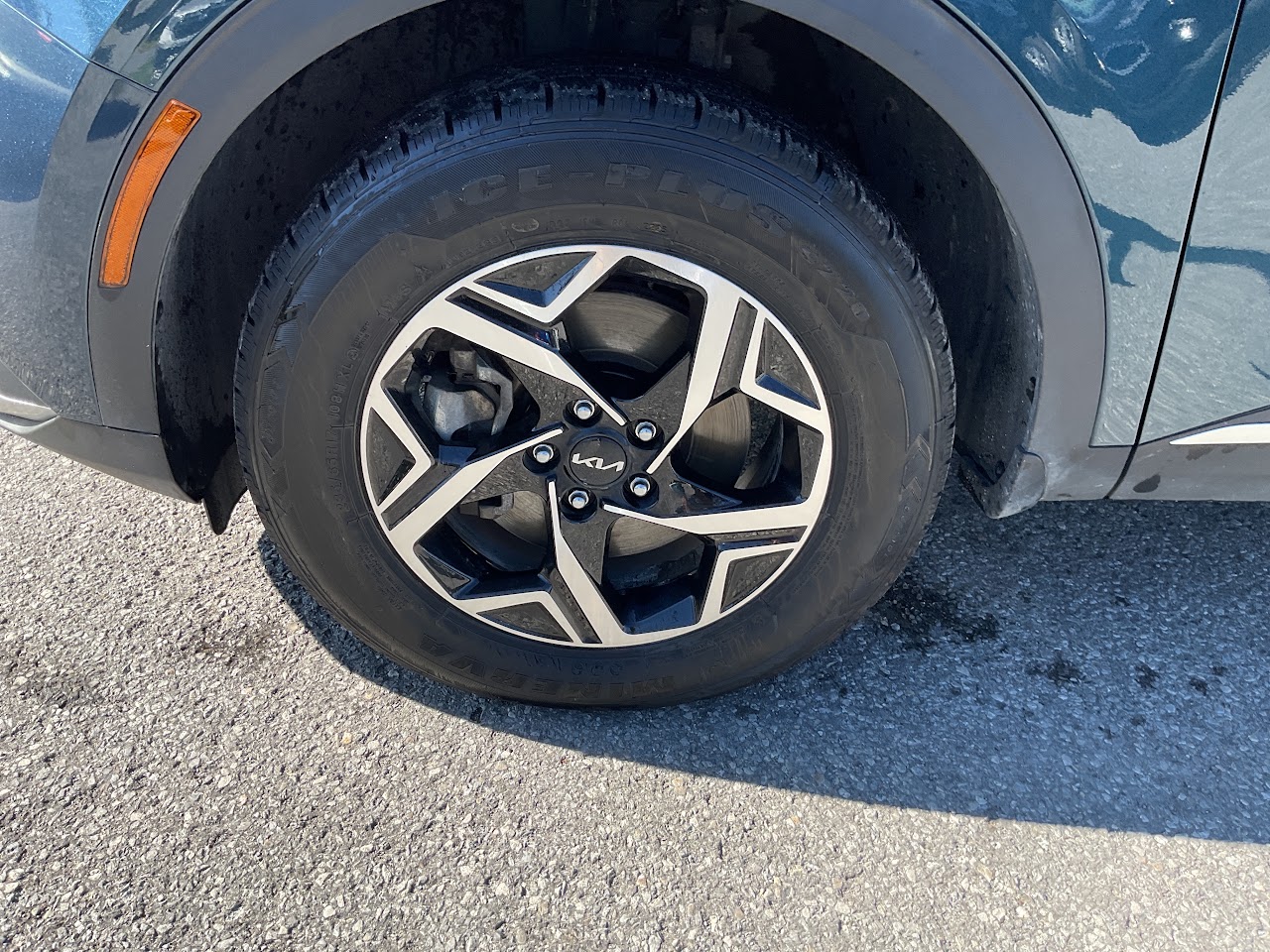 2025 Kia Sportage — photo 18 of 34