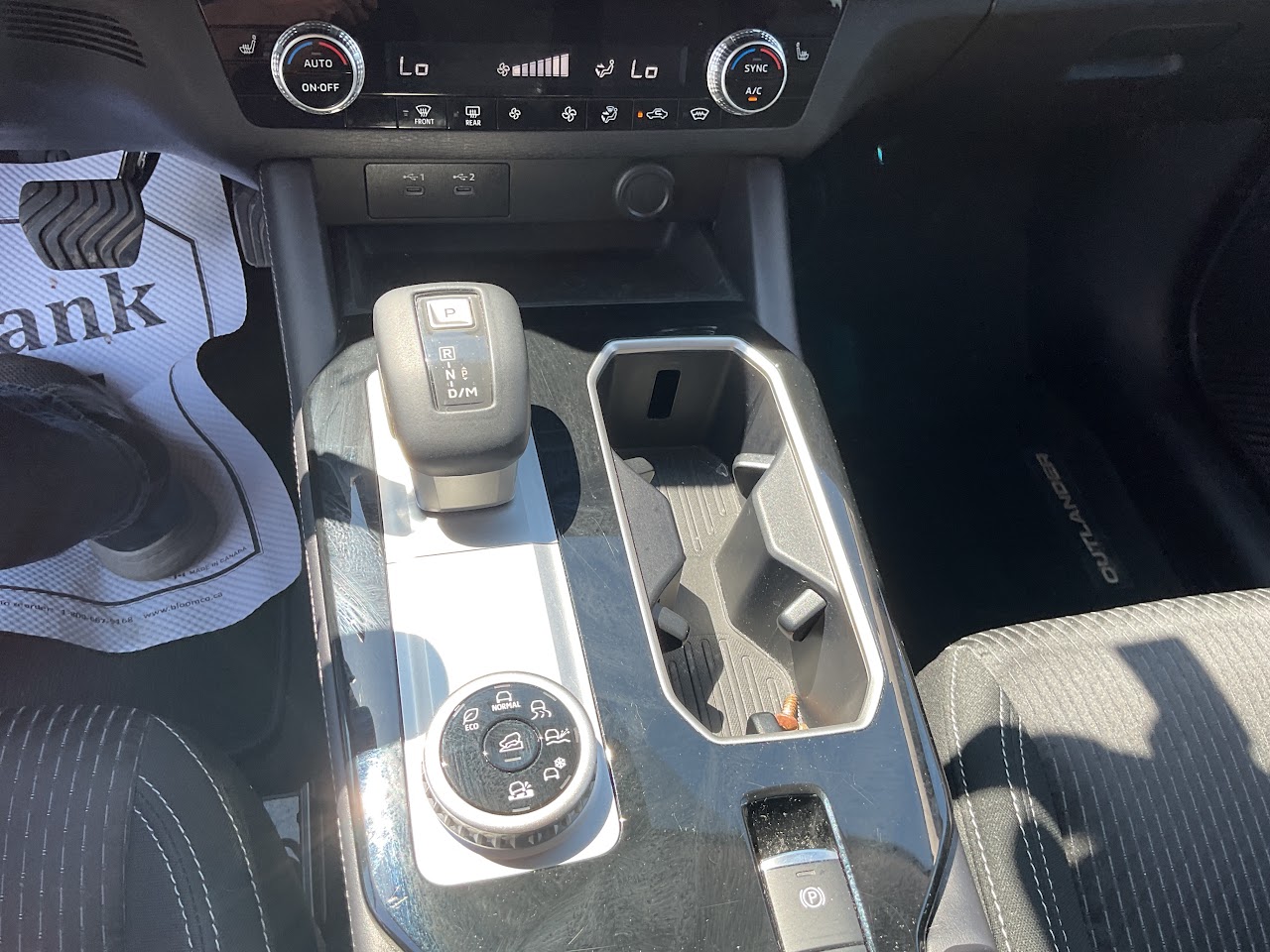 2025 Mitsubishi Outlander — photo 28 of 33