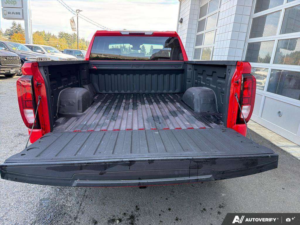 2023 GMC Sierra 1500 — photo 12 of 25