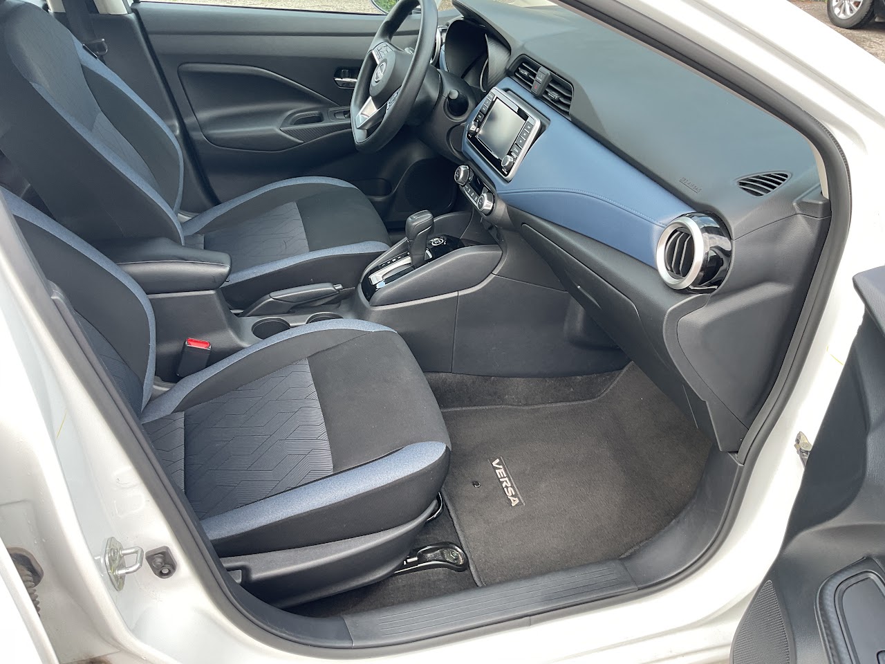 2025 Nissan Versa — photo 21 of 34