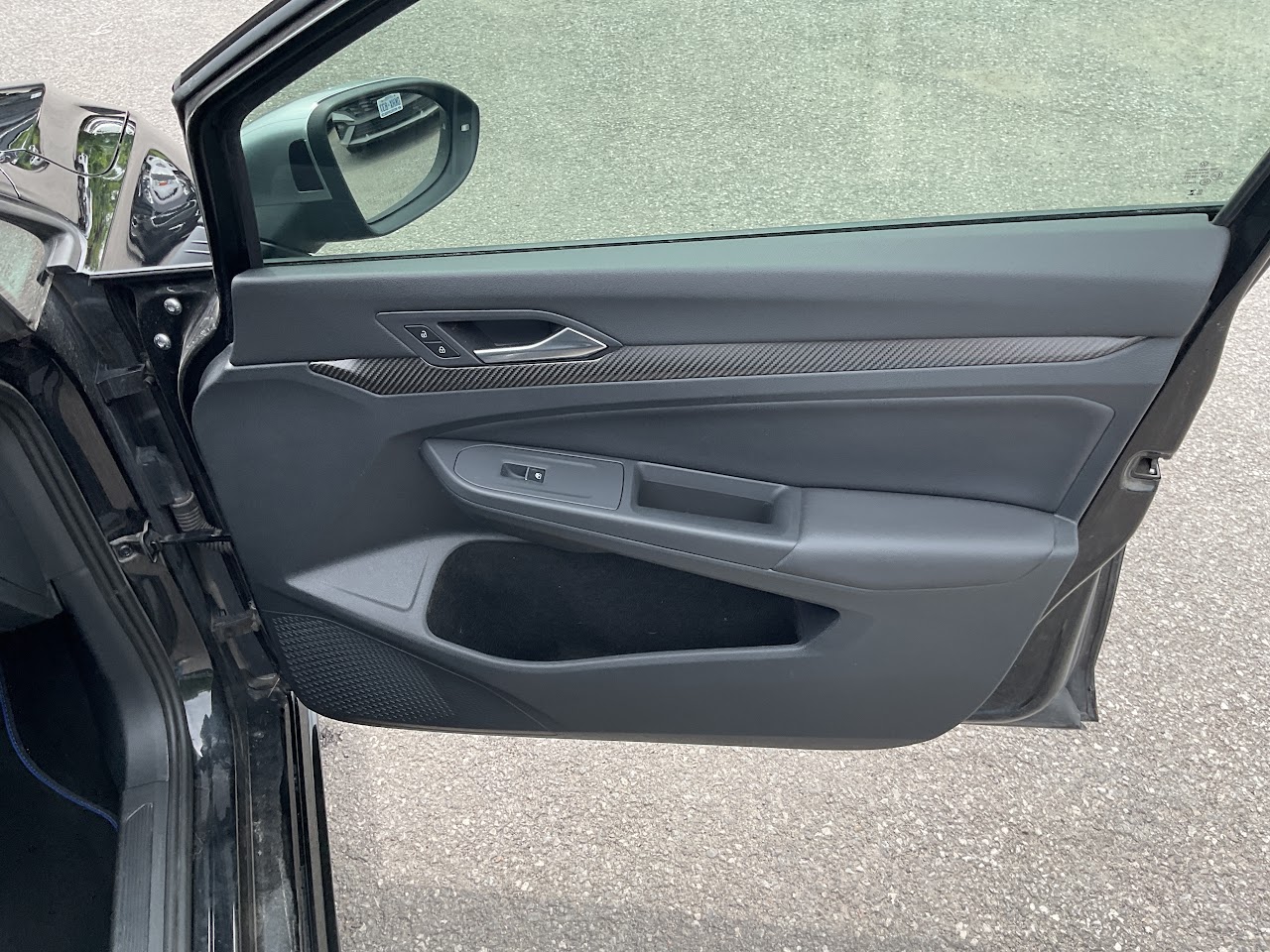 2024 Volkswagen Golf — photo 31 of 34