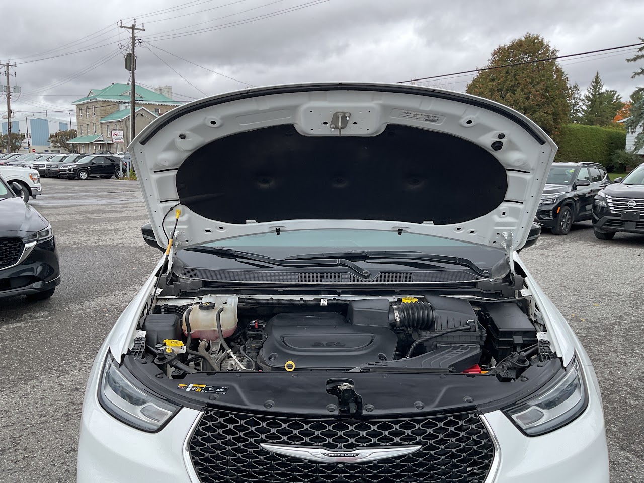 2024 Chrysler Pacifica — photo 31 of 35
