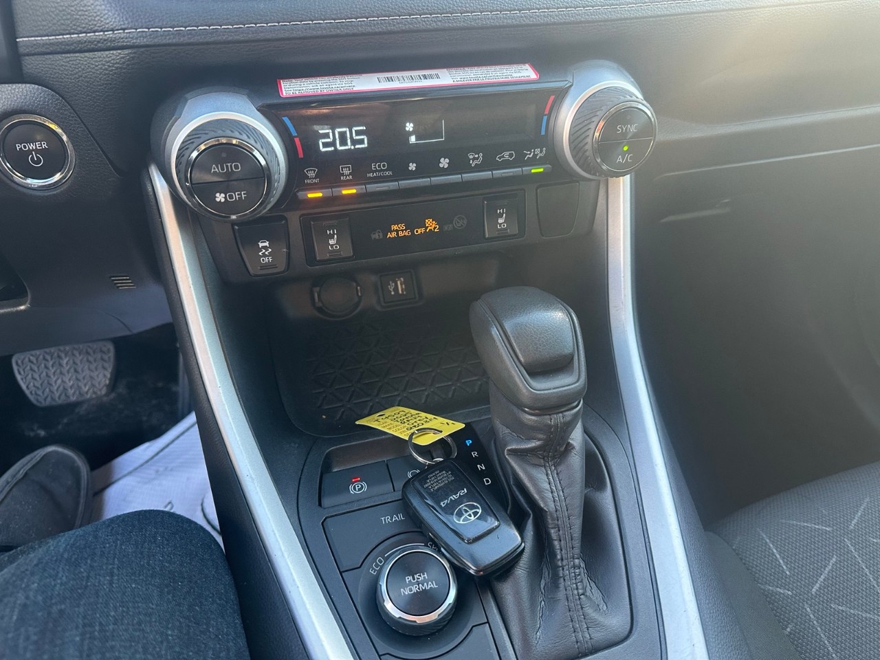2025 Toyota RAV4 — photo 24 of 25