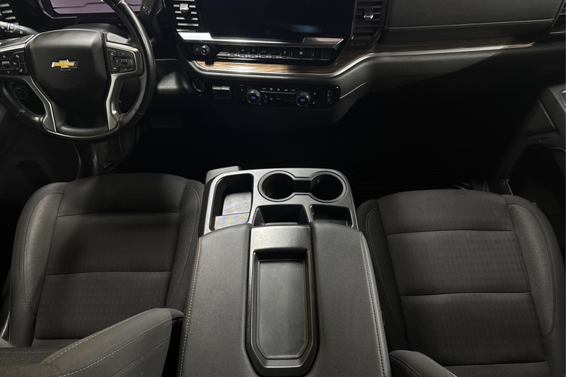 2025 Chevrolet Silverado 1500 — photo 18 of 35