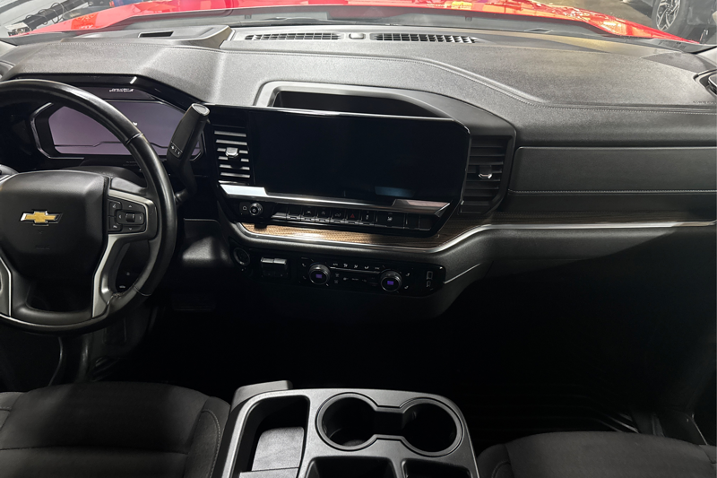 2025 Chevrolet Silverado 1500 — photo 23 of 35