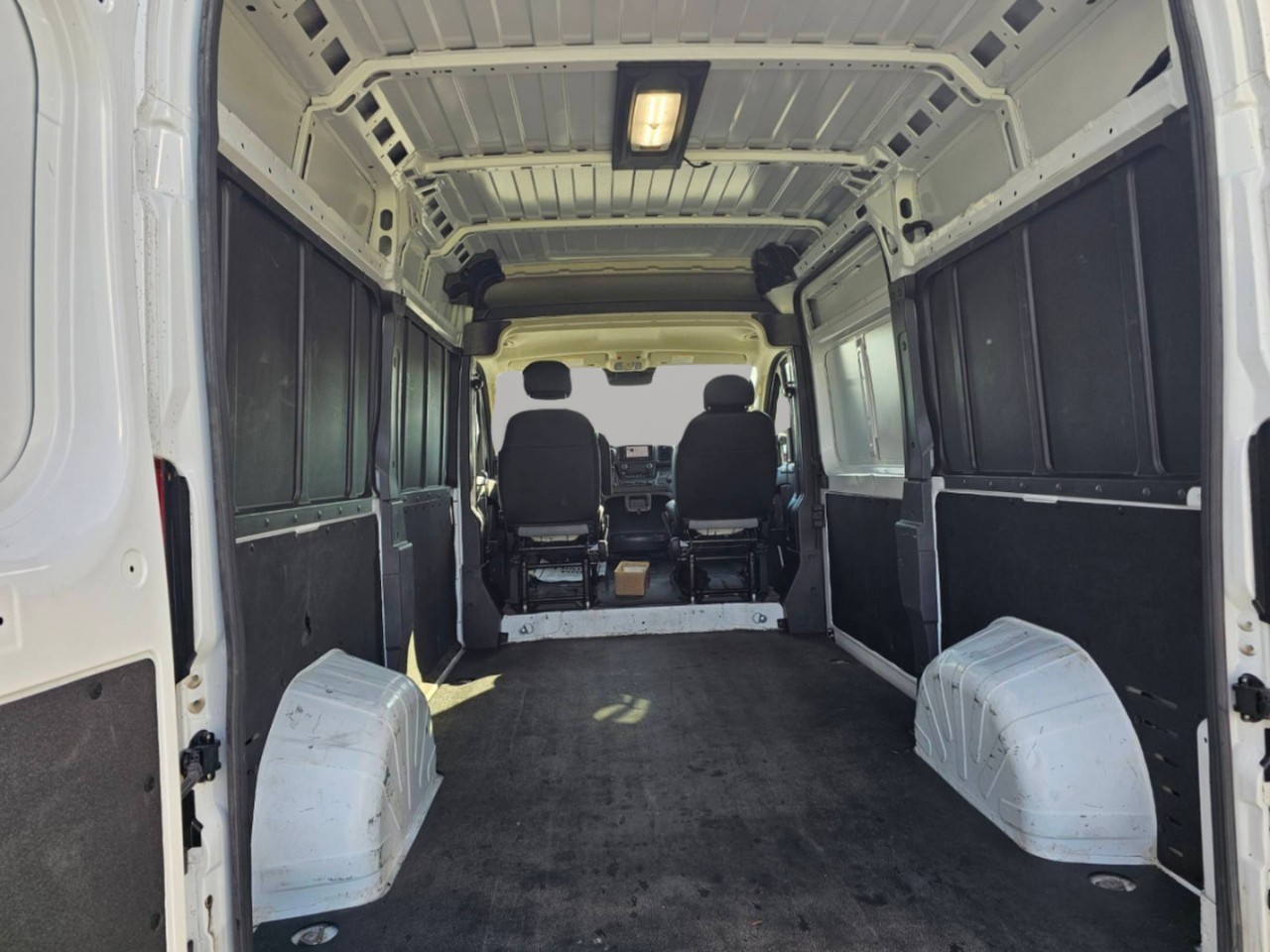 2025 Ram ProMaster Cargo Van — photo 14 of 17