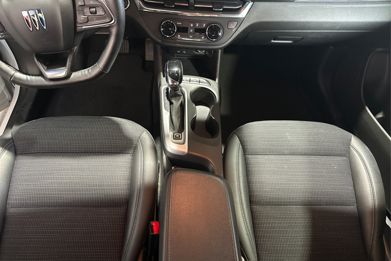 2025 Buick Envista — photo 18 of 33