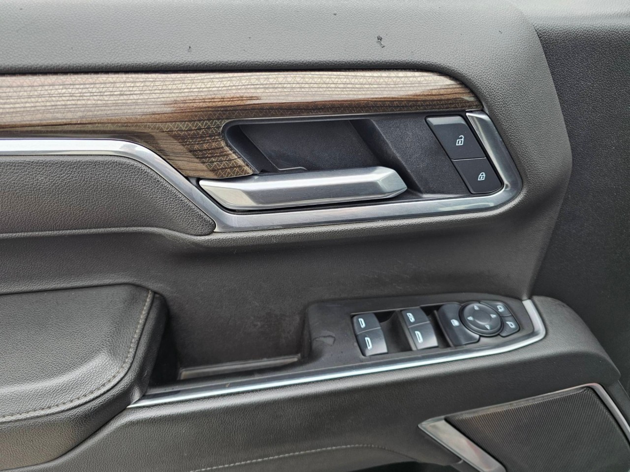 2025 Chevrolet Silverado 1500 — photo 20 of 24