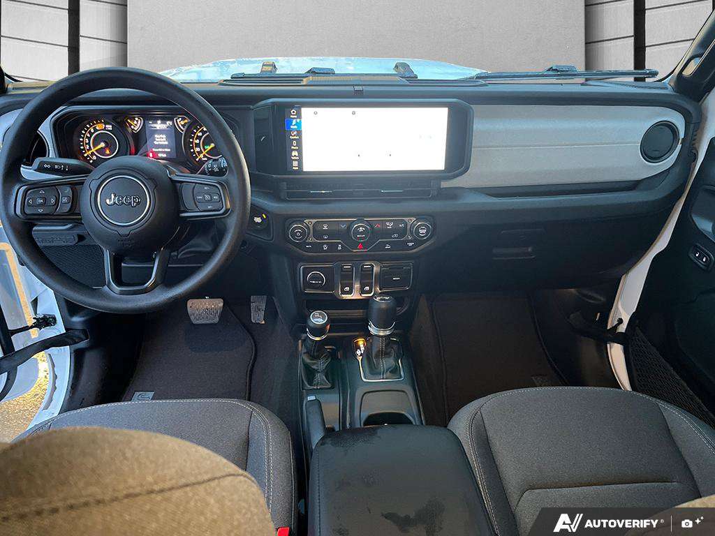 2026 Jeep Wrangler — photo 24 de 25