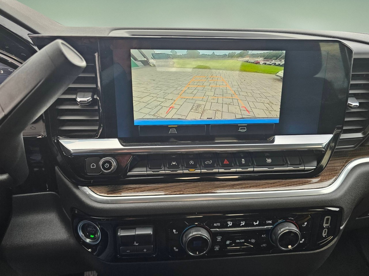 2025 Chevrolet Silverado 1500 — photo 11 of 20