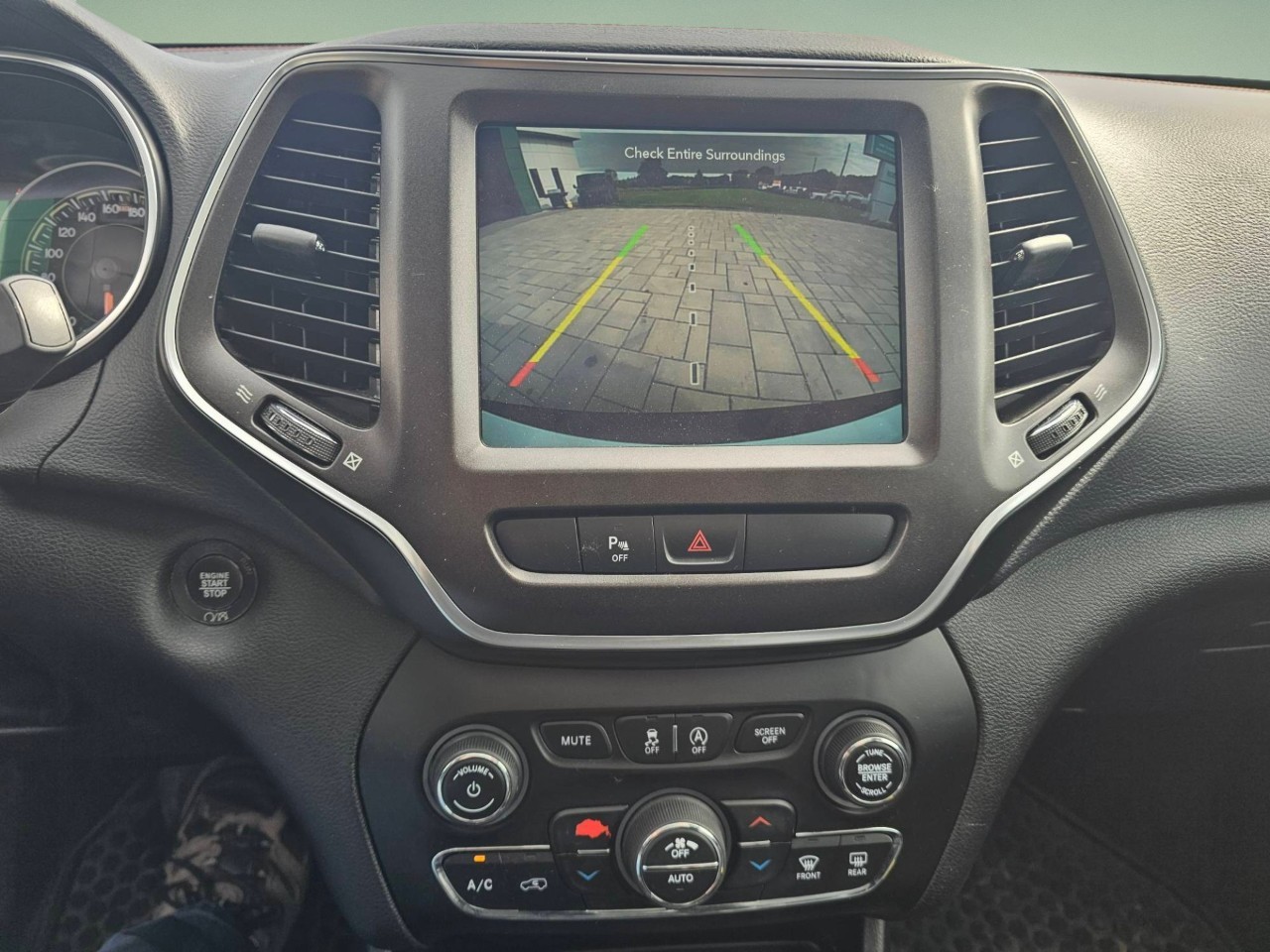 2021 Jeep Cherokee — photo 12 of 22