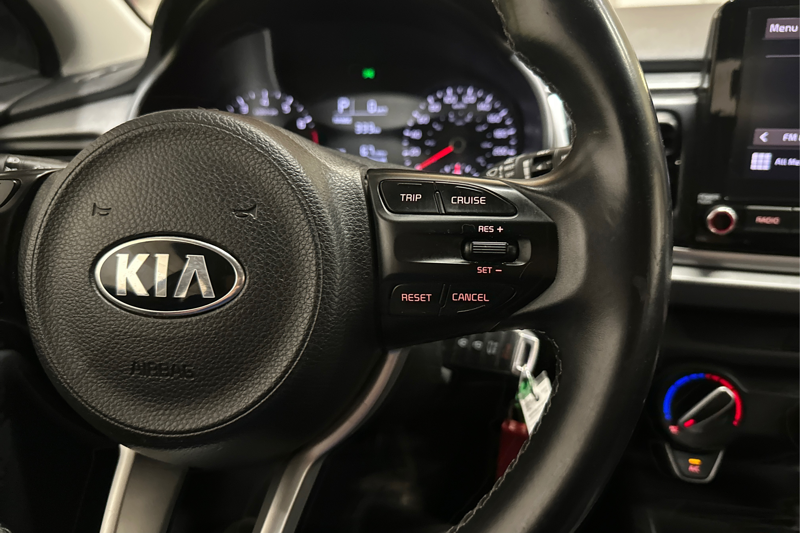 2021 Kia Rio Hatchback 5-Door — photo 22 of 25