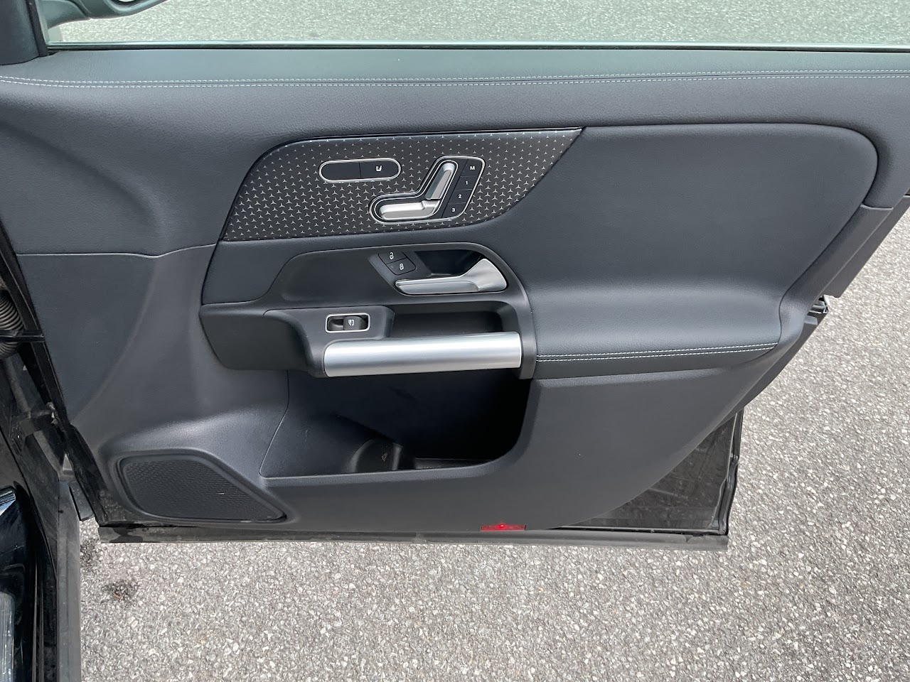 2026 Mercedes-Benz GLA — photo 31 of 34
