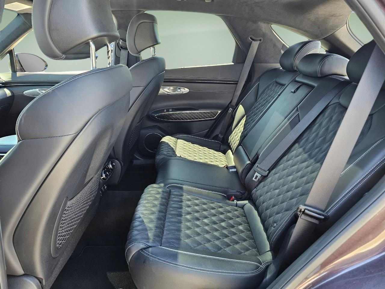 2022 Genesis GV70 — photo 13 of 19