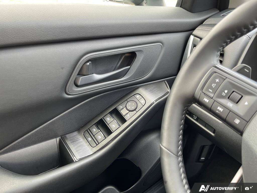 2025 Nissan Rogue — photo 17 of 25