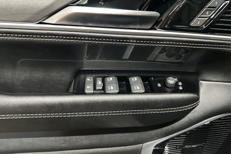 2026 Jeep Grand Wagoneer — photo 27 of 30
