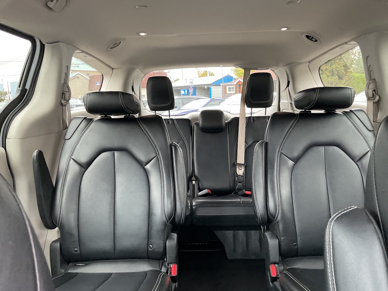 2024 Chrysler Pacifica — photo 33 of 35
