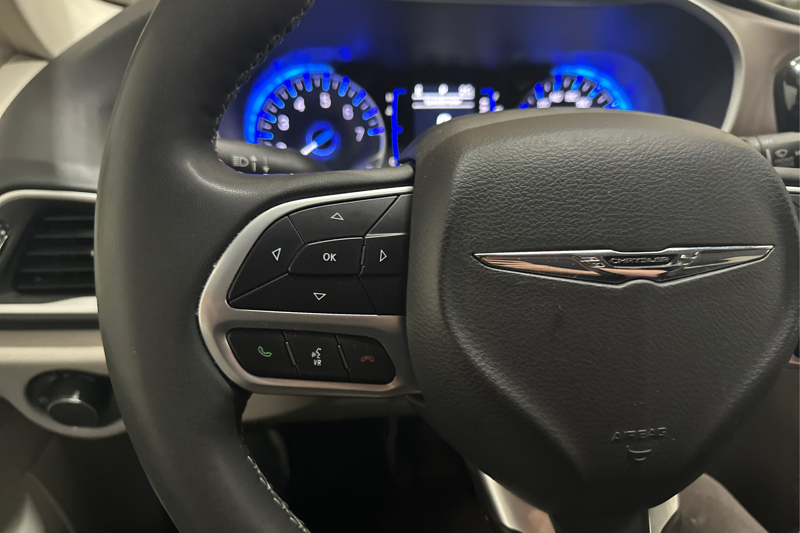 2024 Chrysler Grand Caravan — photo 23 of 27