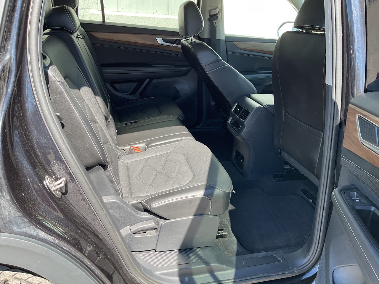 2024 Volkswagen Atlas — photo 11 of 21