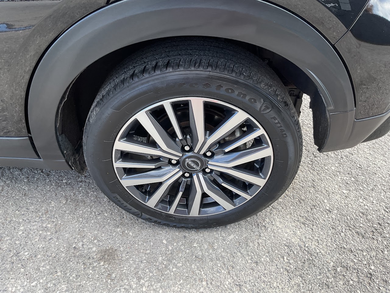 2025 Nissan Kicks Play — photo 13 of 34