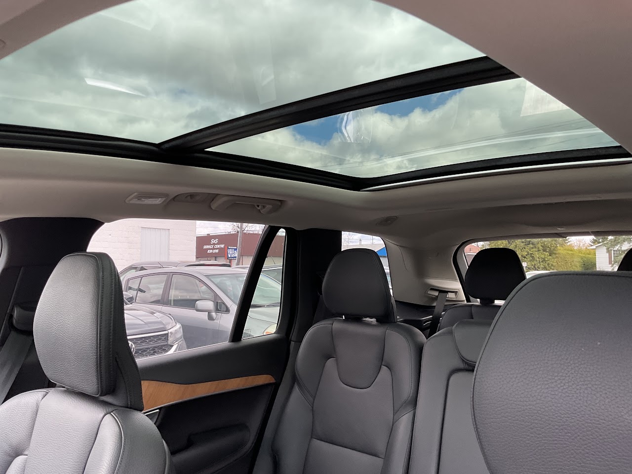 2024 Volvo XC90 — photo 32 of 34