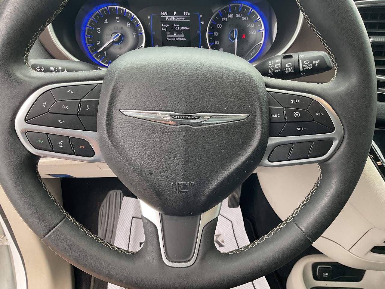 2023 Chrysler Grand Caravan — photo 26 of 34