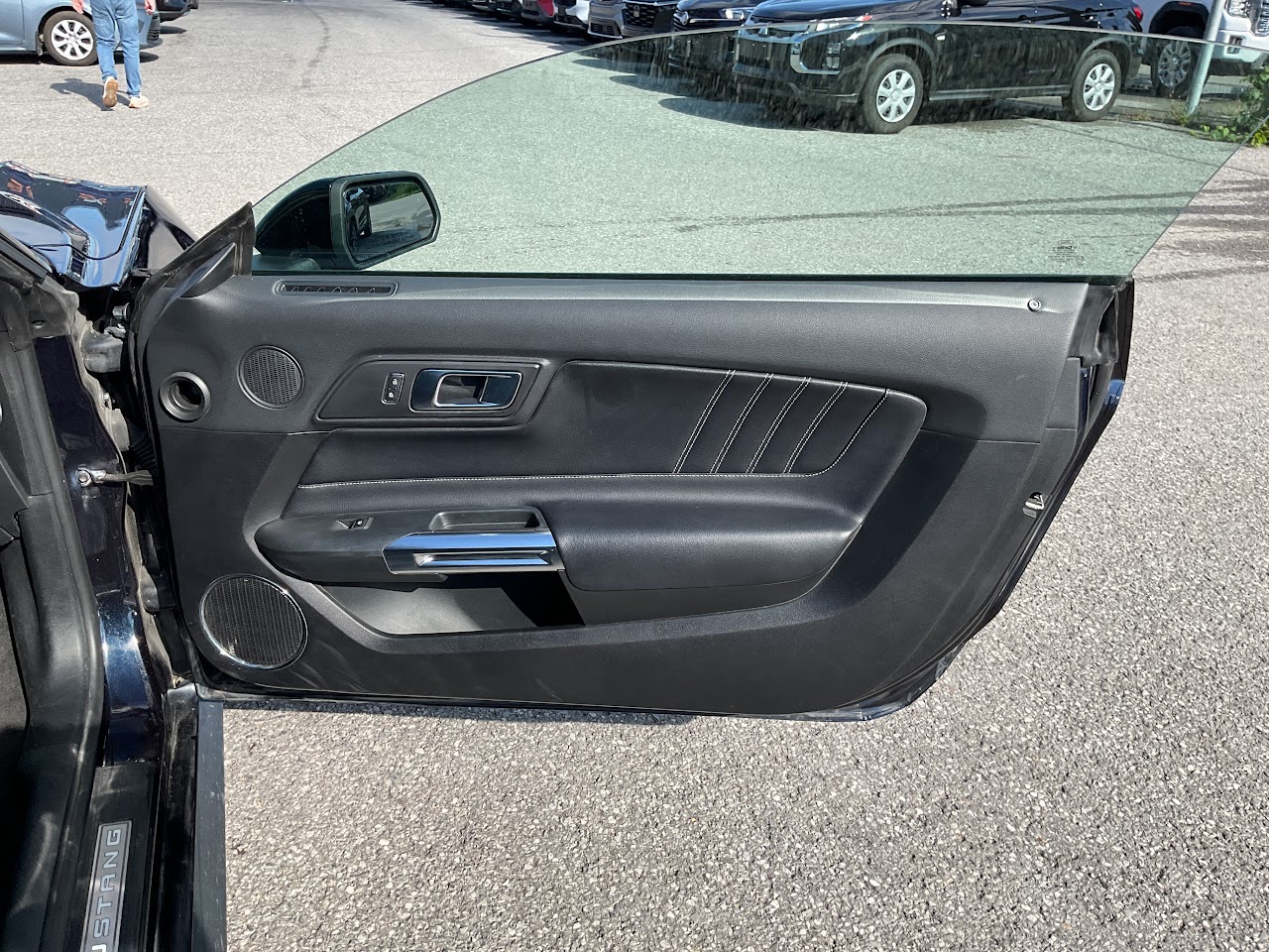 2021 Ford Mustang — photo 36 de 39