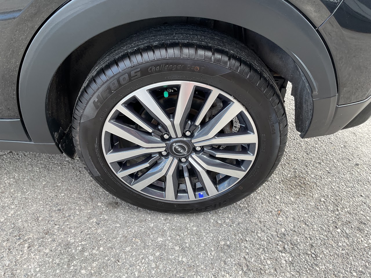 2025 Nissan Kicks Play — photo 15 of 34