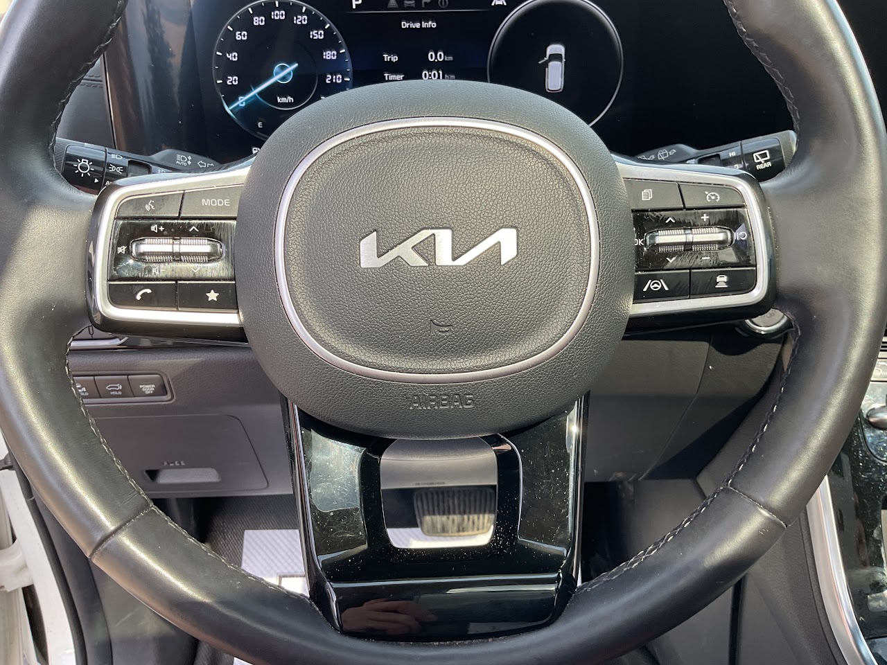 2024 Kia Carnival — photo 26 of 34